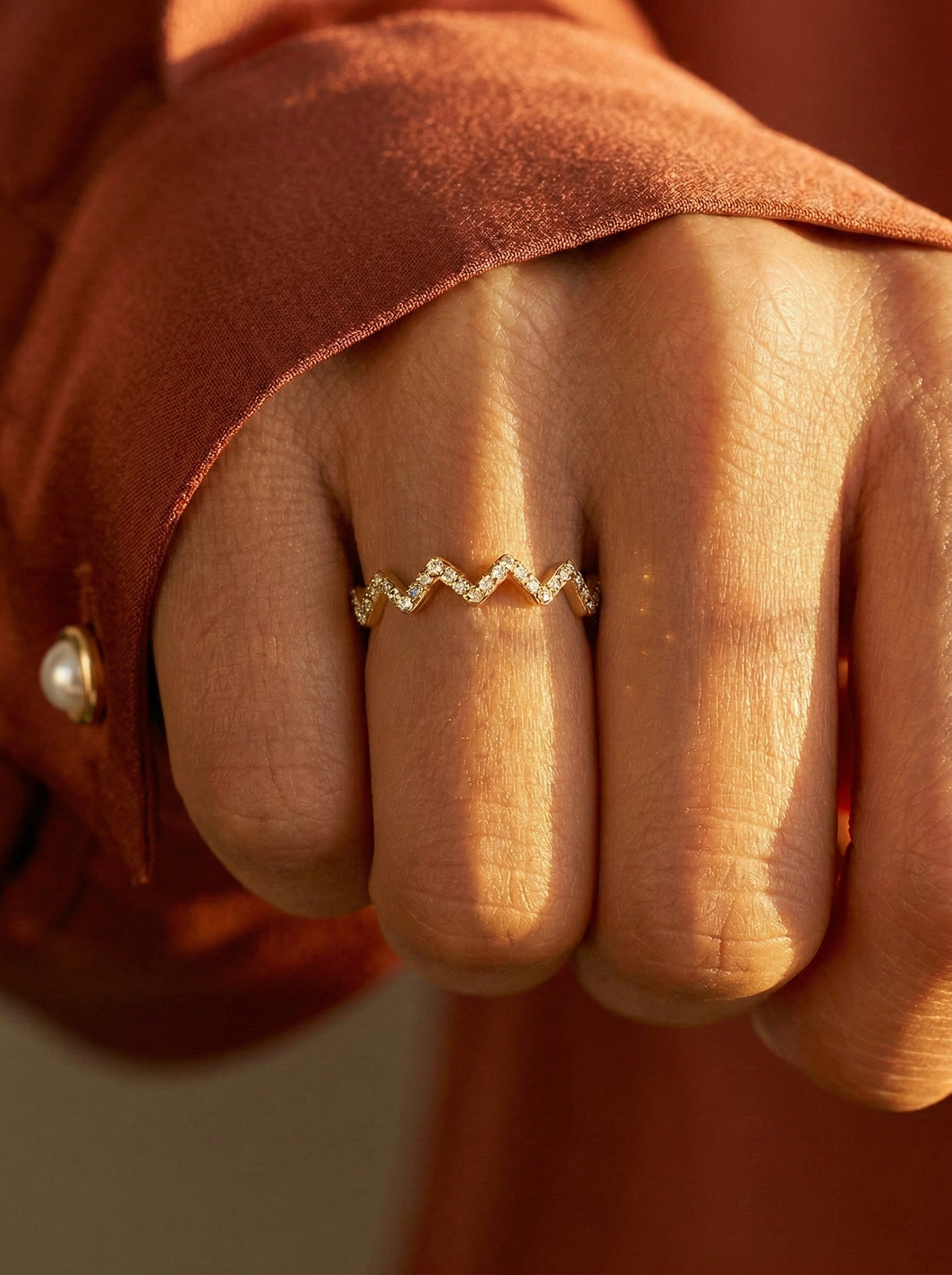 Martina — Anello a Zigzag con Zirconi