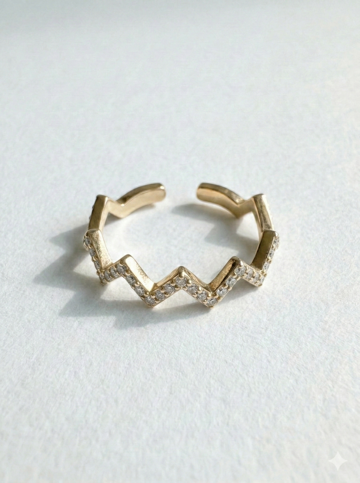 Martina — Anello a Zigzag con Zirconi