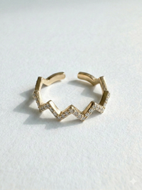 Martina — Anello a Zigzag con Zirconi