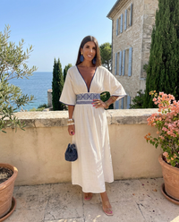 Serena | Abito Lungo Ricamato con Scollo a V