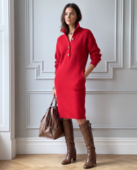 Robe midi en maille côtelée à col roulé et boutons