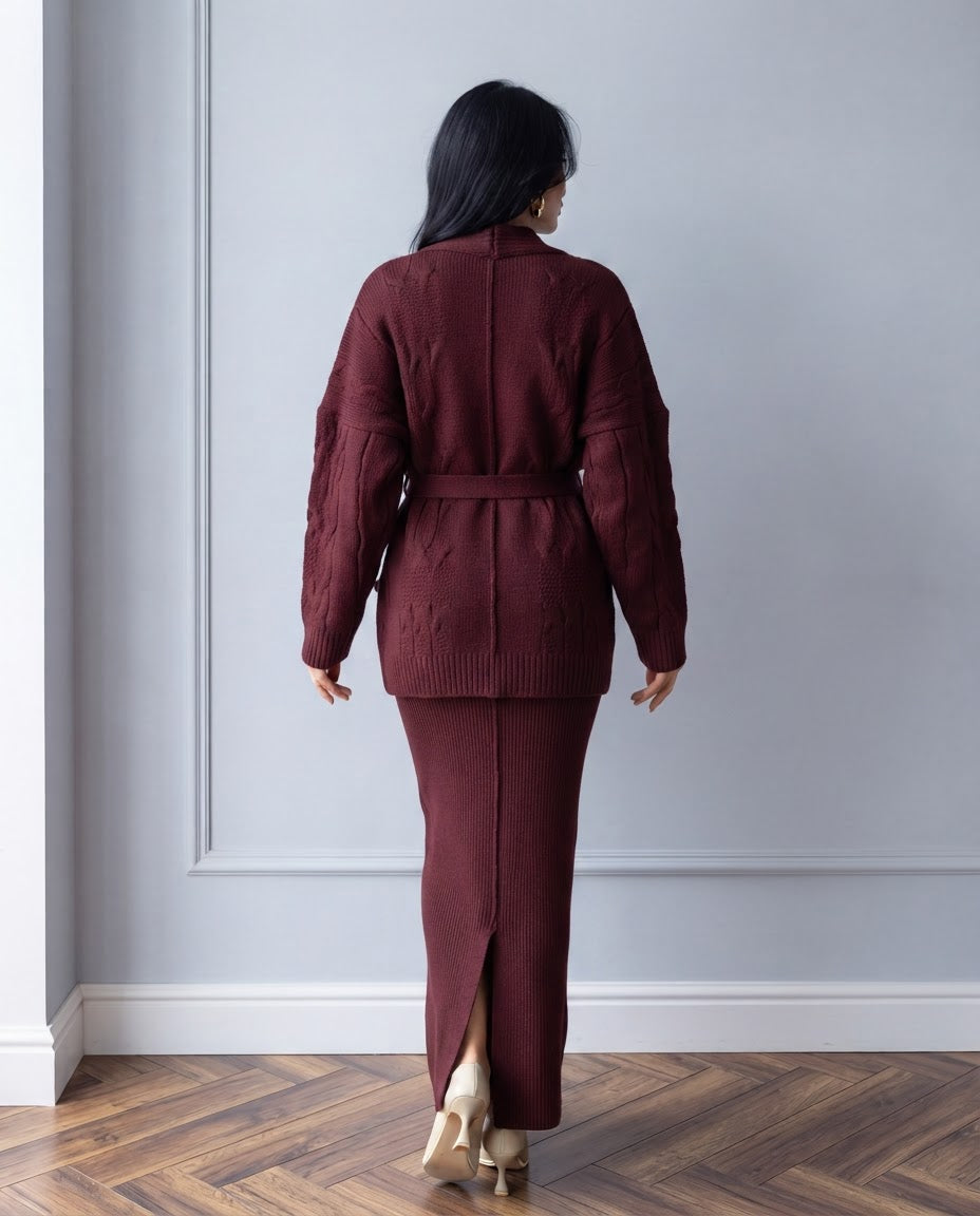 Completo in Maglia: Cardigan a Portafoglio con Cintura e Gonna Lunga a Coste