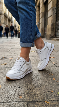 Sneakers Comode con Zip e Dettagli Metallizzati