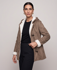 Cappotto Corto con Cappuccio e Interno Effetto Montone