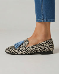 Mocassini Nadia — Leopardo Bianco e Nero con Nappine Azzurre