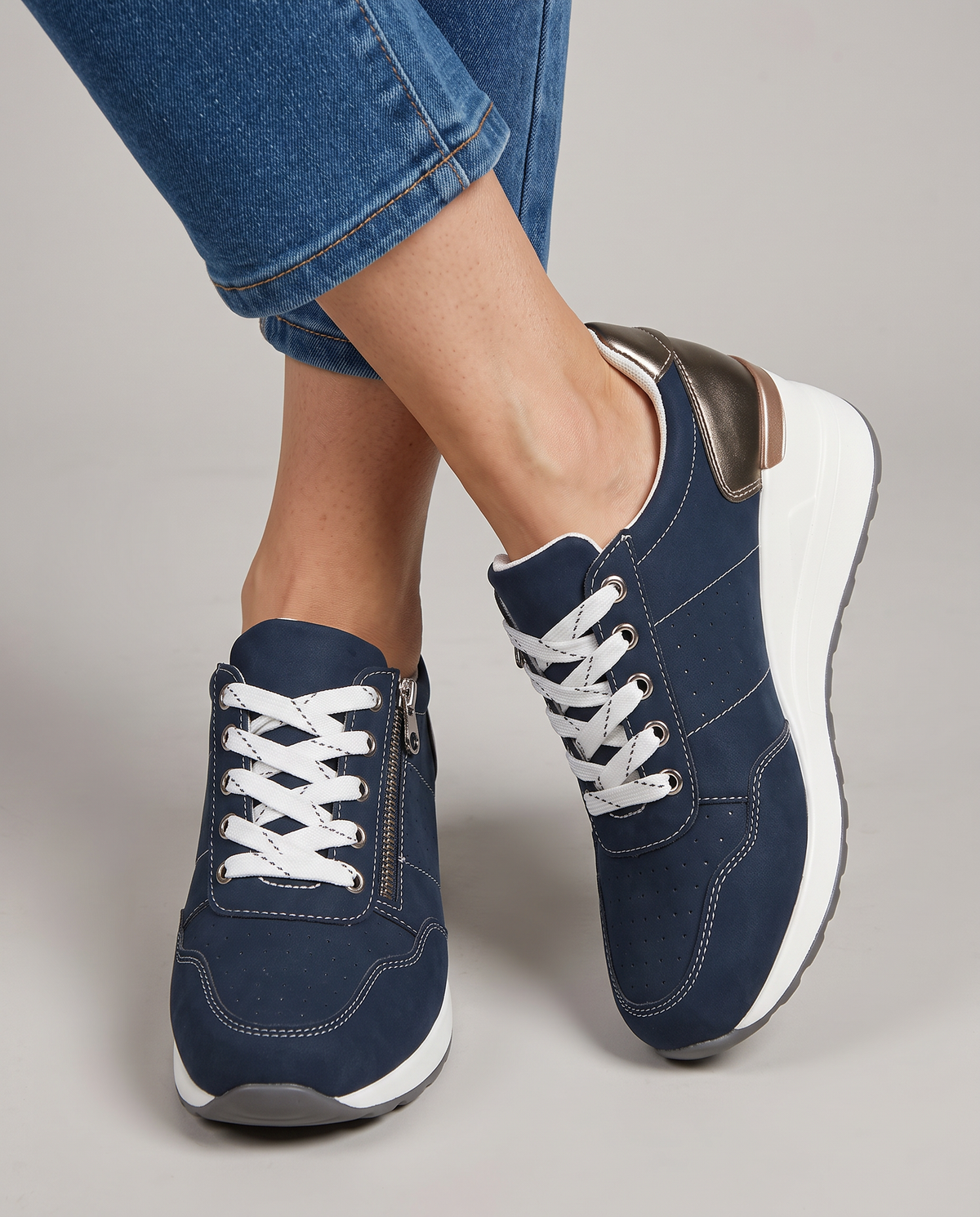 Sneakers con Zeppa Interna e Zip