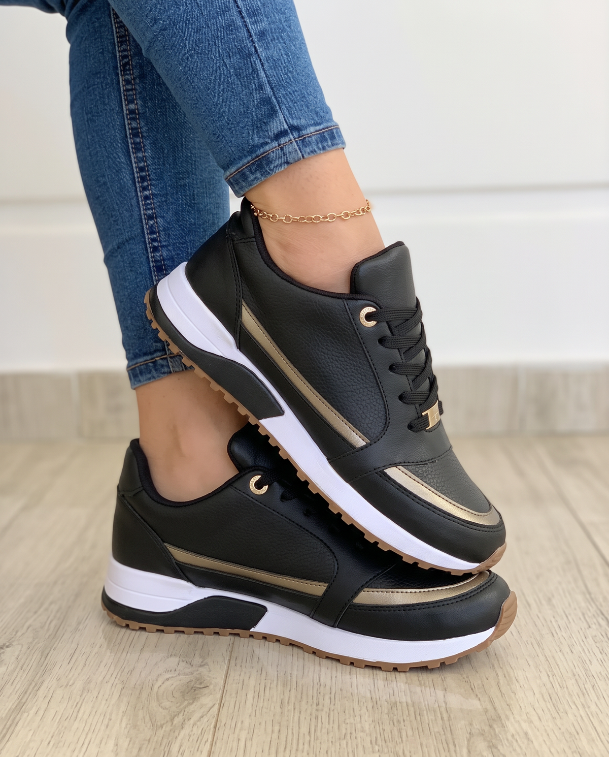 Sneakers Comode con Profilo Metallizzato