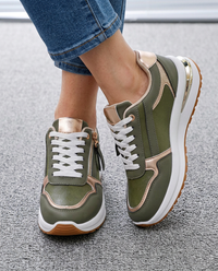 Sneakers Comode con Zip e Dettagli Metallizzati