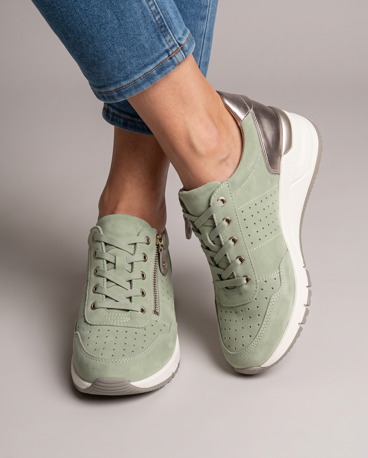 Sneakers con Zeppa Interna e Zip