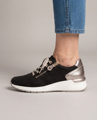 Sneakers con Zeppa Interna e Zip