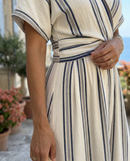 Teresa | Abito Midi a Vita Avvolgente con Scollo a V e Manica Corta