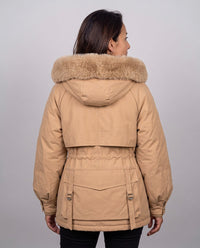 Parka Cervinia con cappuccio in ecopelliccia — Cammello