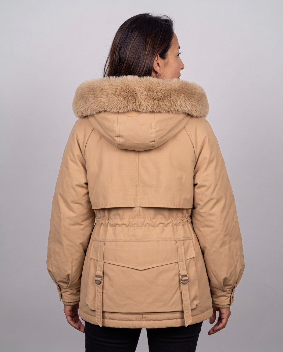Parka Cervinia con cappuccio in ecopelliccia — Cammello