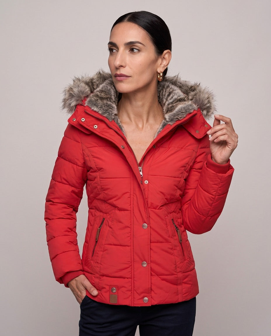 Piumino Cortina trapuntato con cappuccio in ecopelliccia — Rosso