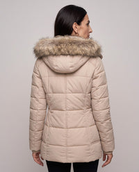 Piumino Cortina trapuntato con cappuccio in ecopelliccia — Beige