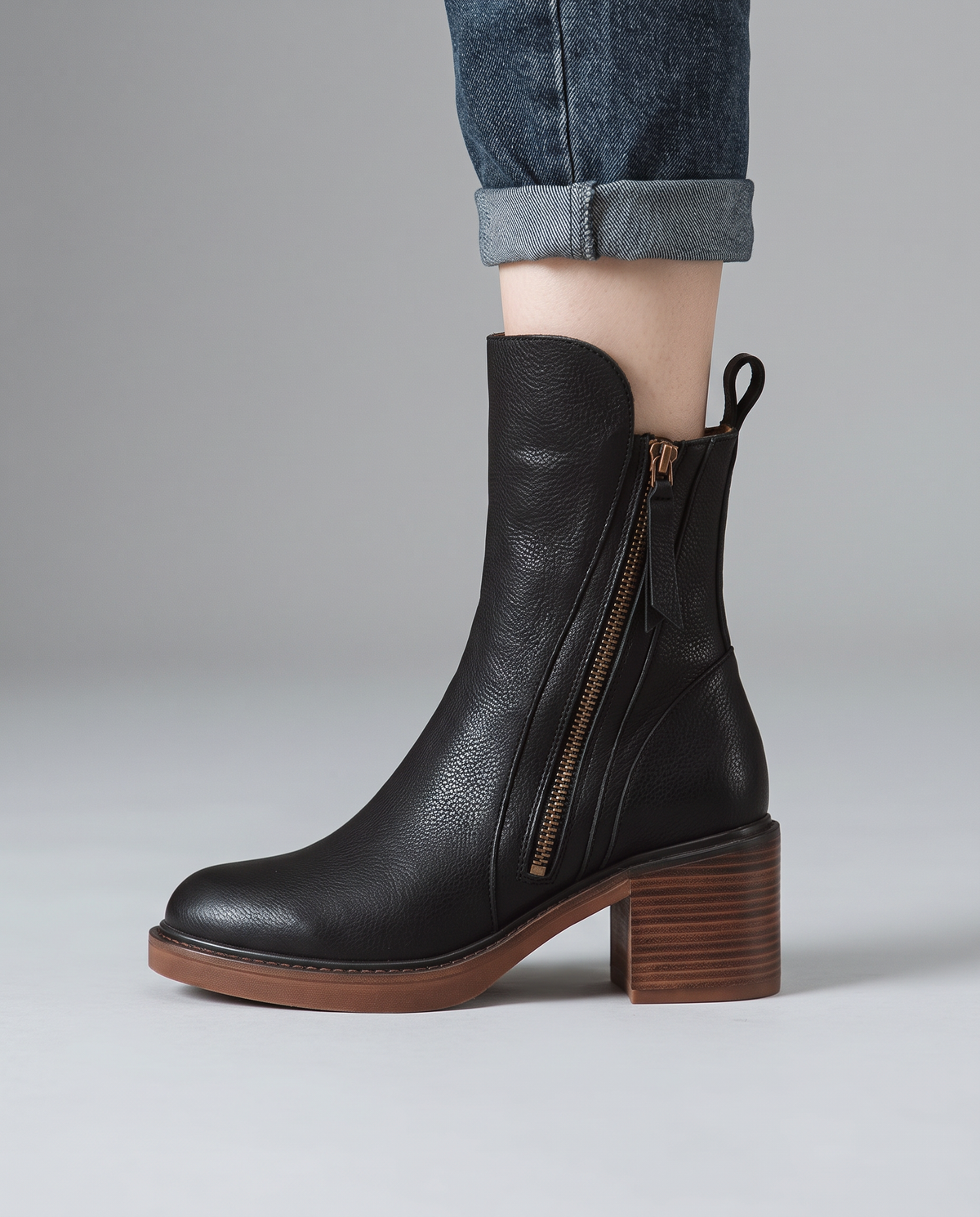 Stivaletto Cremona — Effetto Pelle con Zip e Tacco Legno