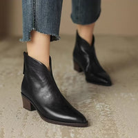 Stivaletto Pavia con scollo a V — Nero