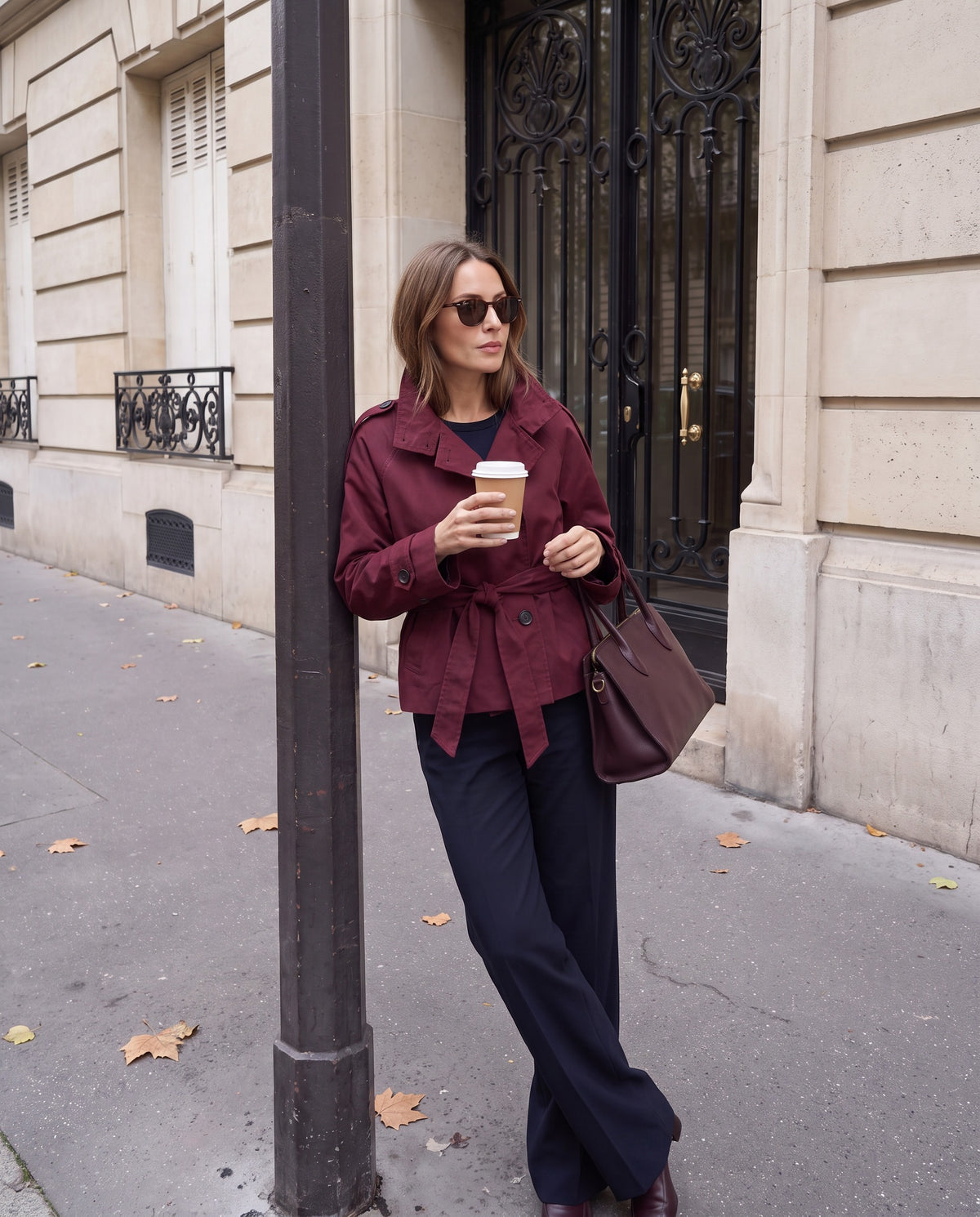 Trench Mirella corto con cintura — Bordeaux